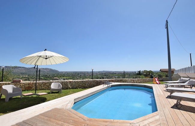 Casa de 3 quartos em Floridia com piscina privada e jardim - Foto 3