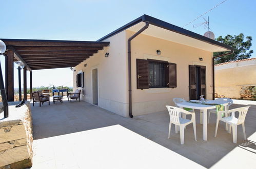 Photo 22 - Maison de 2 chambres à Floridia avec piscine privée et vues à la mer