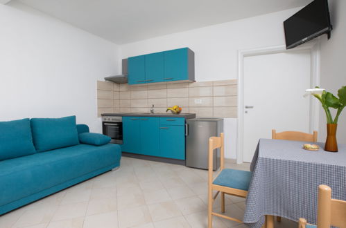 Foto 6 - Apartamento de 1 quarto em Opatija com jardim e terraço