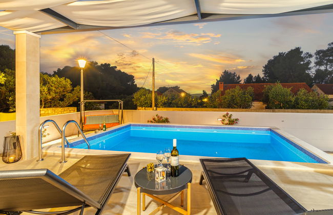 Casa de 5 quartos em Milna com piscina privada e terraço - Foto 45