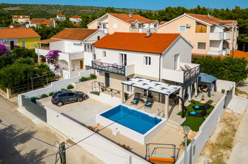 Foto 48 - Casa de 4 habitaciones en Milna con piscina privada y terraza