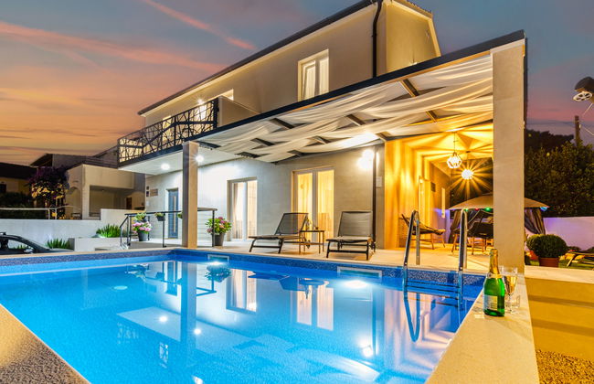 Casa de 5 quartos em Milna com piscina privada e terraço - Foto 5