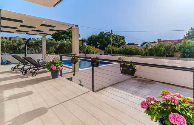 Casa de 5 quartos em Milna com piscina privada e terraço - Foto 33