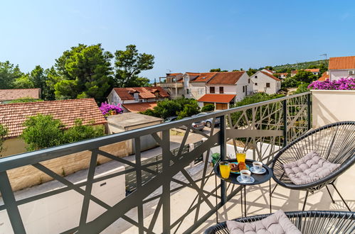 Photo 22 - Maison de 4 chambres à Milna avec piscine privée et terrasse