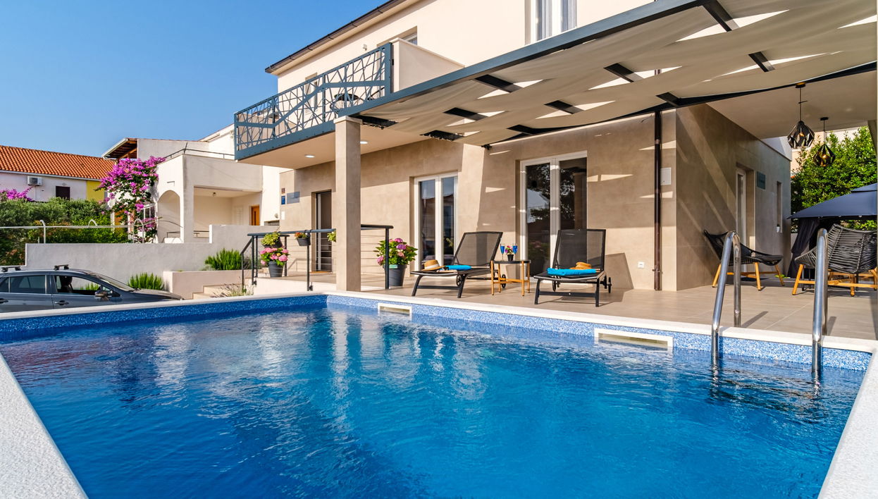 Casa de 5 quartos em Milna com piscina privada e terraço - Foto 1