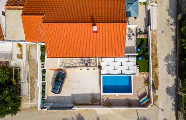 Casa de 5 quartos em Milna com piscina privada e terraço - Foto 11