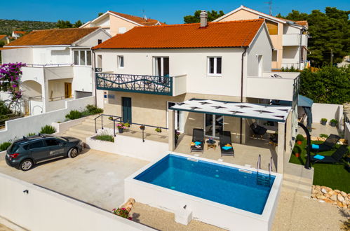 Photo 39 - Maison de 4 chambres à Milna avec piscine privée et terrasse