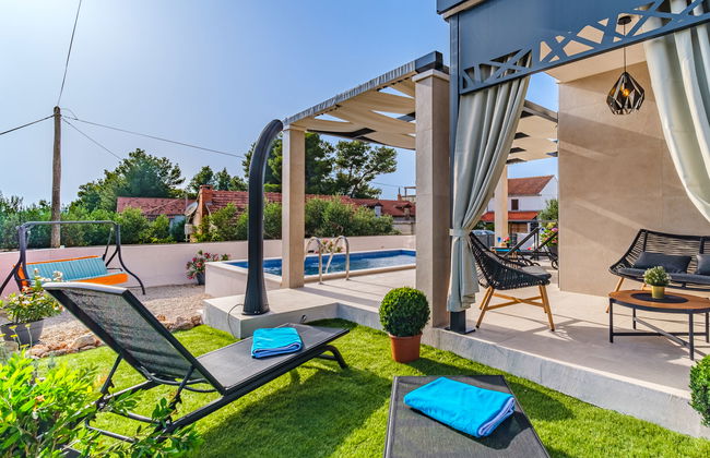 Casa de 5 quartos em Milna com piscina privada e terraço - Foto 13