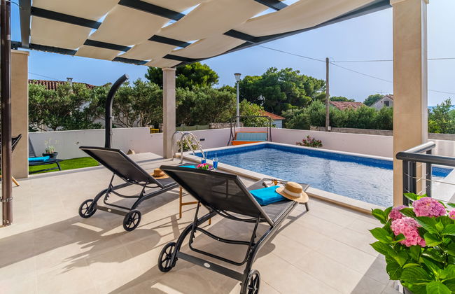 Casa de 5 quartos em Milna com piscina privada e terraço - Foto 2