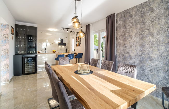 Casa de 5 quartos em Milna com piscina privada e terraço - Foto 10