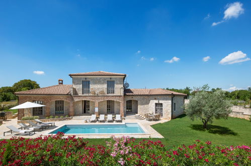 Photo 2 - Maison de 4 chambres à Sveti Lovreč avec piscine privée et jardin