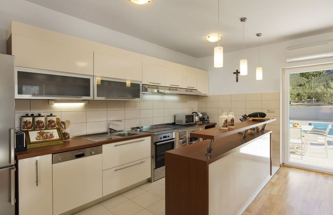 Casa con 4 camere da letto a Zagvozd con piscina privata e terrazza - Foto 7