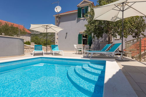 Photo 4 - Maison de 4 chambres à Zagvozd avec piscine privée et terrasse