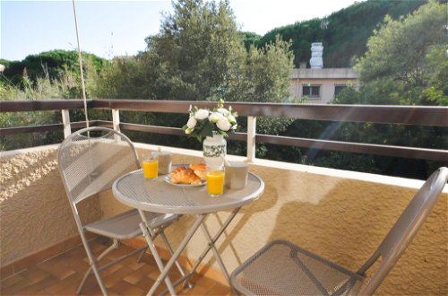 Foto 2 - Apartment mit 1 Schlafzimmer in Cavalaire-sur-Mer mit terrasse und blick aufs meer