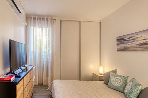 Foto 17 - Apartment mit 1 Schlafzimmer in Fréjus mit schwimmbad und blick aufs meer