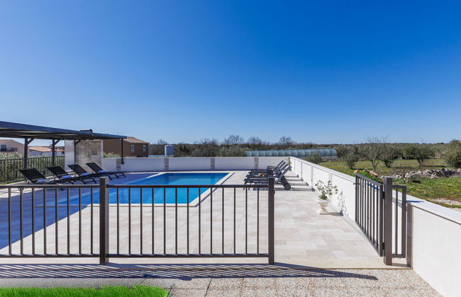 Apartamento de 2 quartos em Umag com jardim e terraço - Foto 8