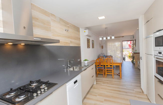Casa de 4 quartos em Cunit com piscina privada e jardim - Foto 9
