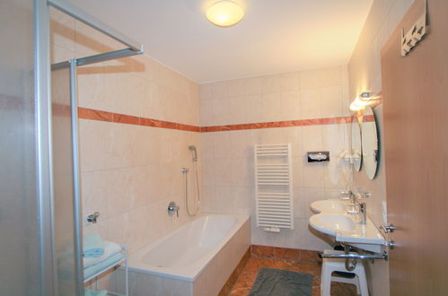 Photo 16 - 2 bedroom Apartment in Stumm with swimming pool and garden