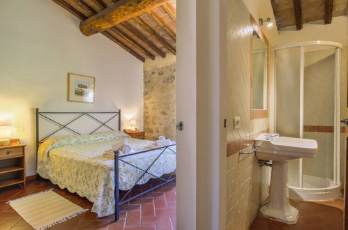 Foto 5 - Haus mit 1 Schlafzimmer in Sesto Fiorentino mit schwimmbad und garten