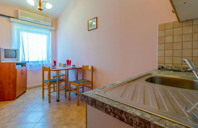 1 bedroom Apartment in Karlobag with swimming pool - Photo 6