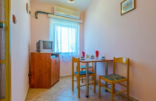 1 bedroom Apartment in Karlobag with swimming pool - Photo 10
