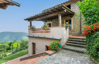 Photo 3 - 2 bedroom Apartment in Pescia with swimming pool and garden