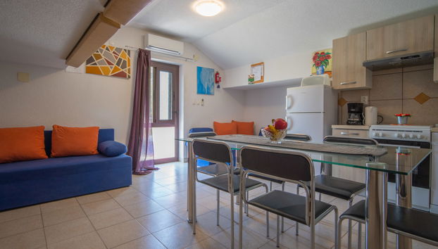 Apartamento de 2 quartos em Karlobag com piscina e jardim - Foto 4