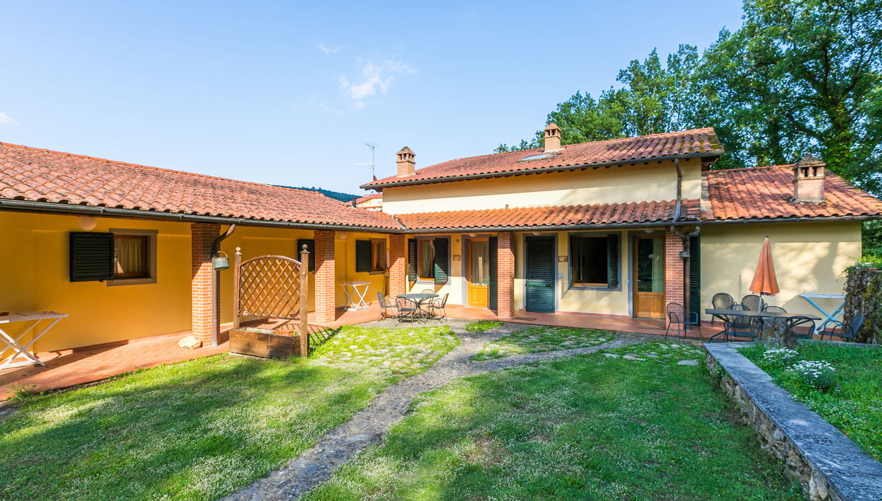 Casa de 5 quartos em Bucine com piscina e jardim - Foto 1
