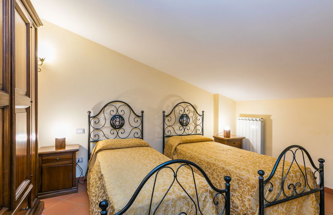 Casa de 5 quartos em Bucine com piscina e jardim - Foto 26