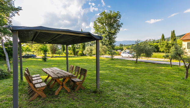 Casa de 5 quartos em Bucine com piscina e jardim - Foto 4