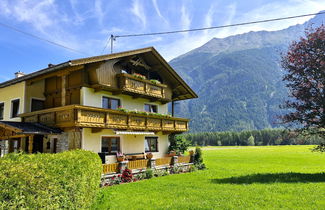 Foto 1 - Appartamento con 2 camere da letto a Längenfeld con giardino