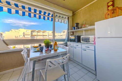 Photo 1 - Appartement de 2 chambres à Le Grau-du-Roi avec piscine et vues à la mer