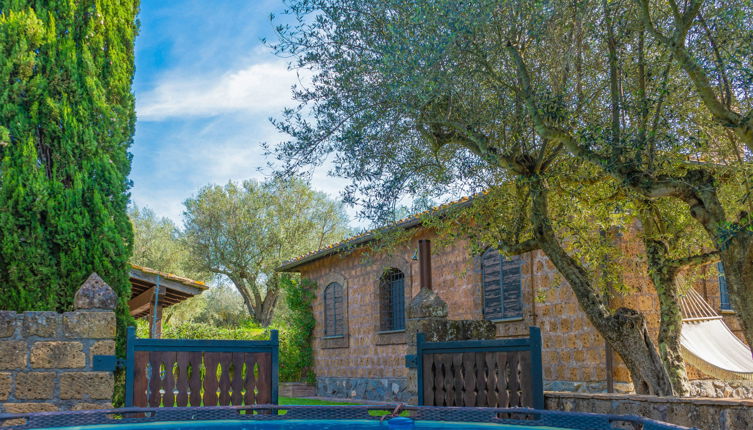 Foto 1 - Casa de 3 quartos em Vetralla com piscina privada e vista para a montanha