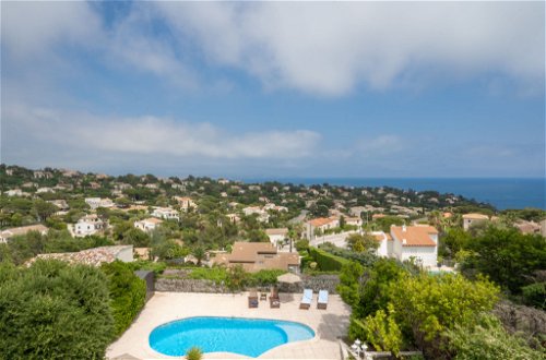 Photo 32 - Maison de 6 chambres à Roquebrune-sur-Argens avec piscine privée et vues à la mer