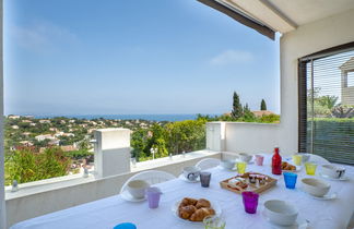 Foto 3 - Casa de 6 habitaciones en Roquebrune-sur-Argens con piscina privada y vistas al mar