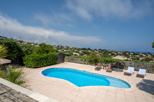Foto 31 - Casa de 6 quartos em Roquebrune-sur-Argens com piscina privada e vistas do mar