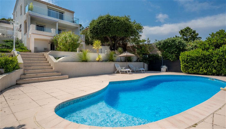 Foto 1 - Casa con 6 camere da letto a Roquebrune-sur-Argens con piscina privata e vista mare