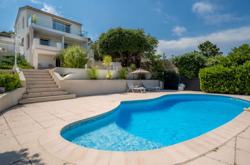 Foto 1 - Casa de 6 habitaciones en Roquebrune-sur-Argens con piscina privada y vistas al mar