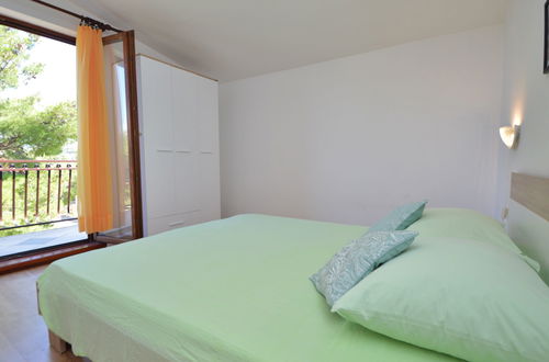 Foto 16 - Appartamento con 3 camere da letto a Sebenico con terrazza e vista mare