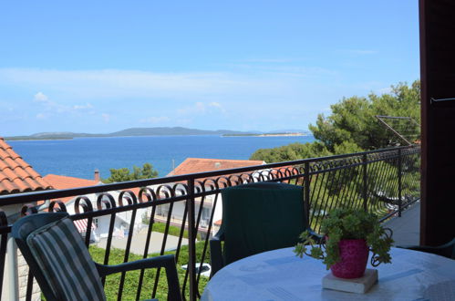 Foto 1 - Apartamento de 3 habitaciones en Sibenik con terraza y vistas al mar