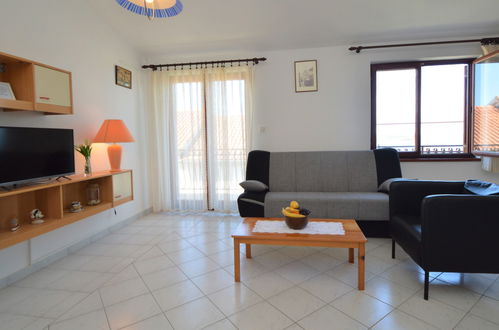 Photo 7 - 3 bedroom Apartment in Sibenik with garden and terrace