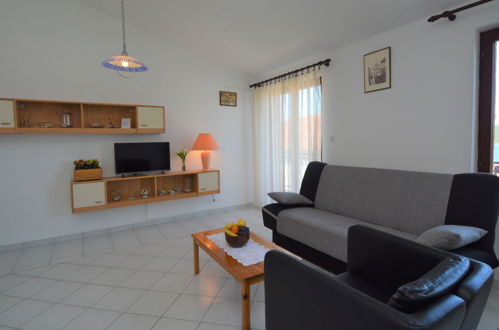 Foto 4 - Apartamento de 3 habitaciones en Sibenik con terraza y vistas al mar