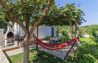 Foto 2 - Casa con 3 camere da letto a Sveta Nedelja con piscina privata e giardino