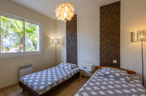 Foto 15 - Casa con 3 camere da letto a Corneilhan con piscina privata e giardino