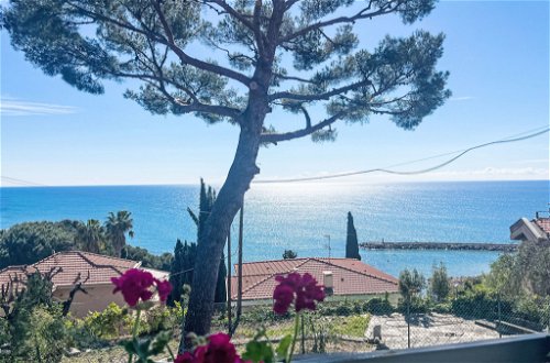 Photo 18 - Maison de 3 chambres à San Lorenzo al Mare avec terrasse et vues à la mer