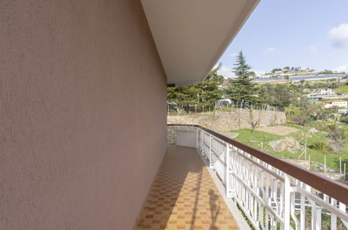 Foto 17 - Appartamento con 1 camera da letto a Sanremo con terrazza e vista mare