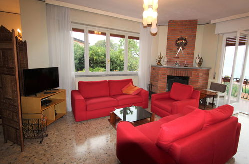 Photo 6 - 4 bedroom House in Porto Valtravaglia with private pool and garden