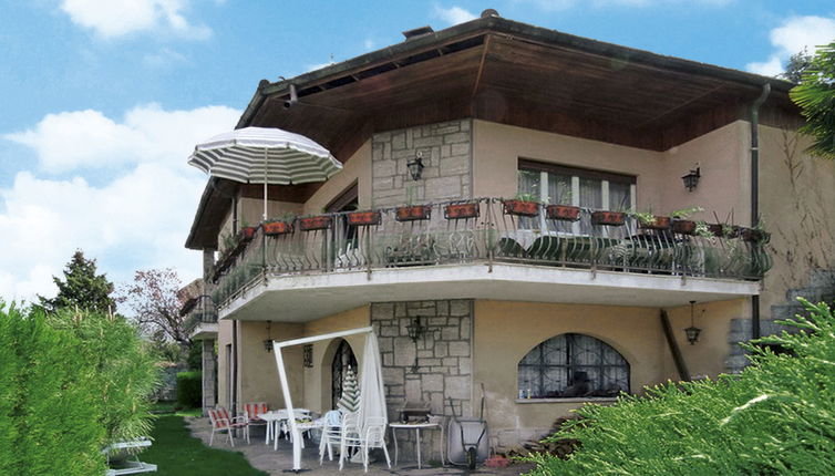 Foto 1 - Casa de 4 habitaciones en Porto Valtravaglia con piscina privada y vistas a la montaña