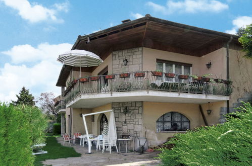 Foto 1 - Casa de 4 habitaciones en Porto Valtravaglia con piscina privada y vistas a la montaña