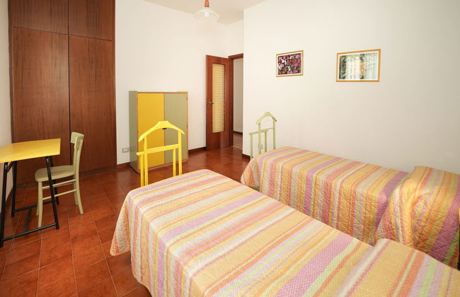 Casa de 4 quartos em Castelveccana com jardim e terraço - Foto 15